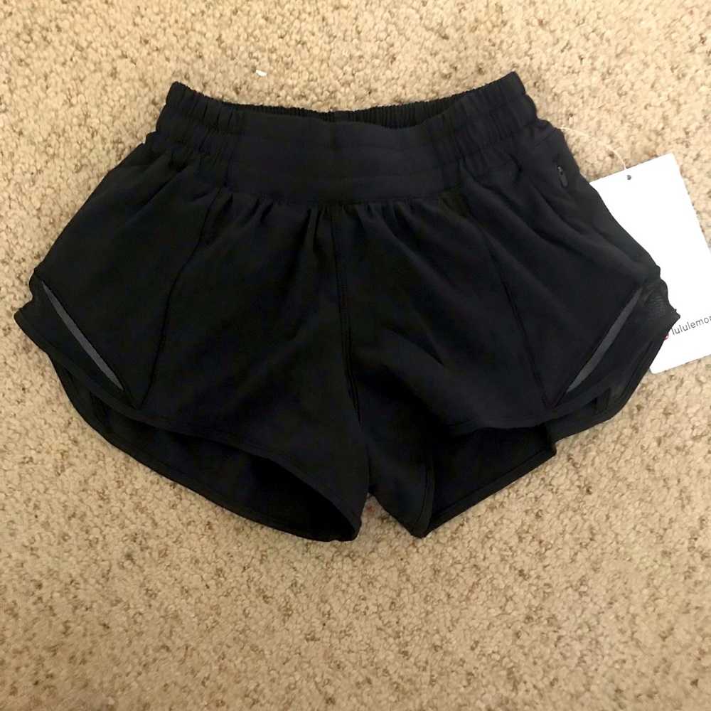 Lululemon black hotty hot size 2 length 2.5 shorts